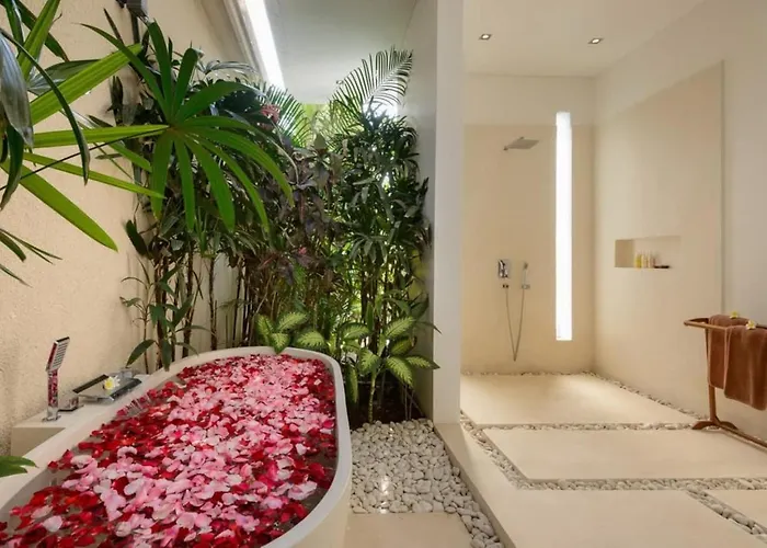 Gorgeous Tropical 3 Bed Pool Villa, 24hr Security Villa *