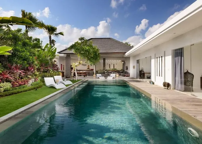 Villa Gorgeous Tropical 3 Bed Pool Villa, 24hr Security Seminyak