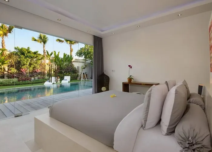 Gorgeous Tropical 3 Bed Pool Villa, 24hr Security * Seminyak