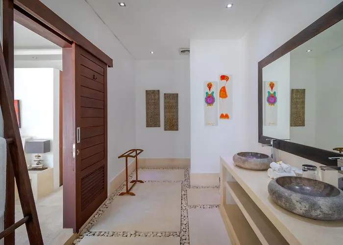 Gorgeous Tropical 3 Bed Pool Villa, 24hr Security * Seminyak