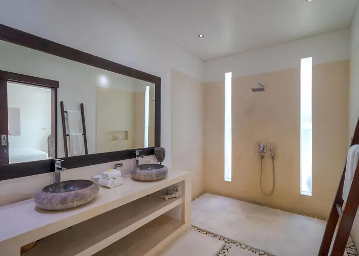Gorgeous Tropical 3 Bed Pool Villa, 24hr Security Villa