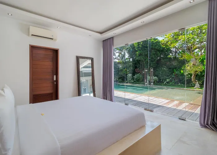 Gorgeous Tropical 3 Bed Pool Villa, 24hr Security Villa Seminyak