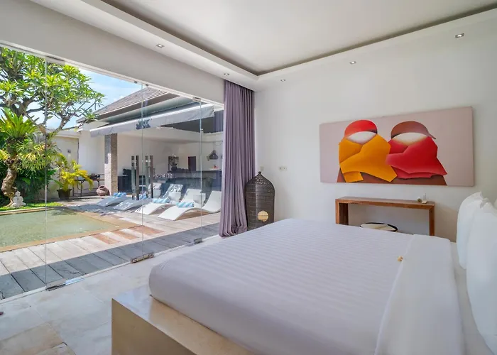Gorgeous Tropical 3 Bed Pool Villa, 24hr Security Seminyak