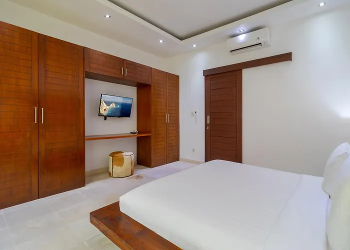 Gorgeous Tropical 3 Bed Pool Villa, 24hr Security * Seminyak