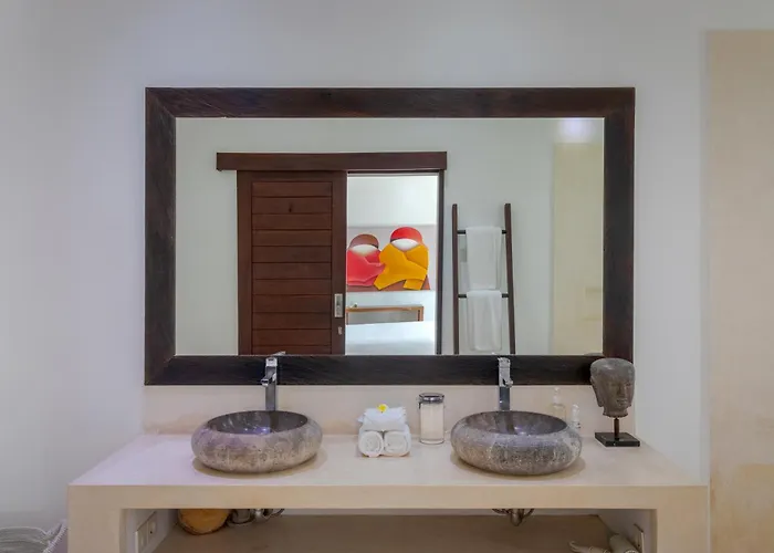 Gorgeous Tropical 3 Bed Pool Villa, 24hr Security Seminyak