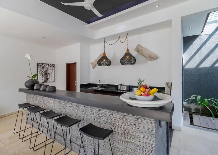 Villa Gorgeous Tropical 3 Bed Pool Villa, 24hr Security Seminyak