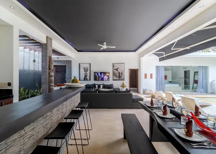 Gorgeous Tropical 3 Bed Pool Villa, 24hr Security Villa Seminyak