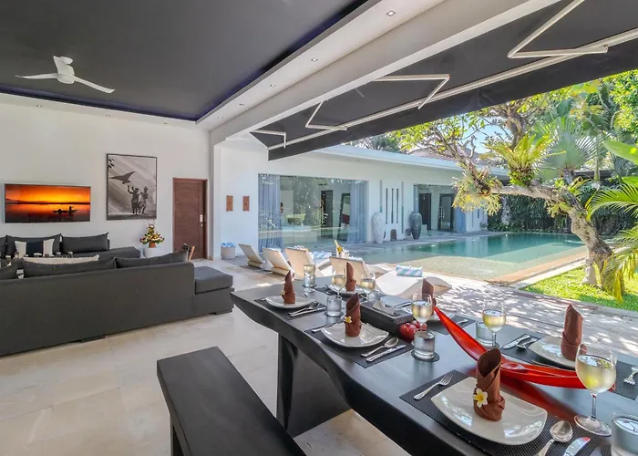 Gorgeous Tropical 3 Bed Pool Villa, 24hr Security Seminyak