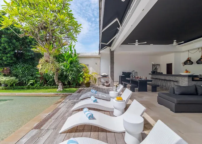 Gorgeous Tropical 3 Bed Pool Villa, 24hr Security Seminyak