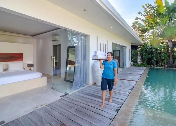 Gorgeous Tropical 3 Bed Pool Villa, 24hr Security * Seminyak