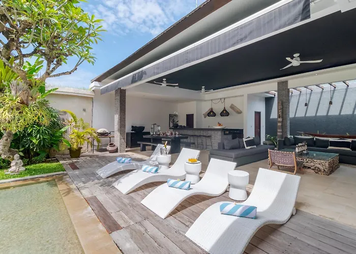 Gorgeous Tropical 3 Bed Pool Villa, 24hr Security Villa Seminyak