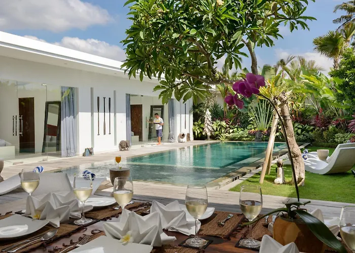 Gorgeous Tropical 3 Bed Pool Villa, 24hr Security Seminyak