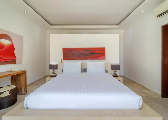 Gorgeous Tropical 3 Bed Pool Villa, 24hr Security * Seminyak