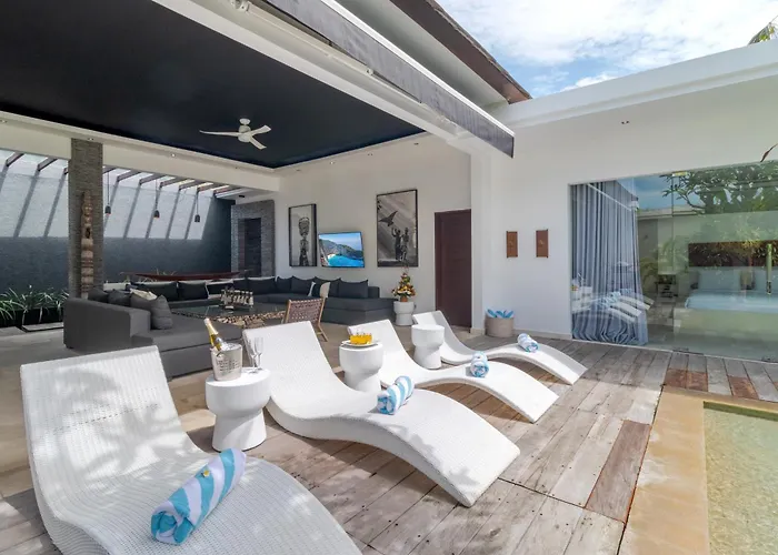 Gorgeous Tropical 3 Bed Pool Villa, 24hr Security Seminyak